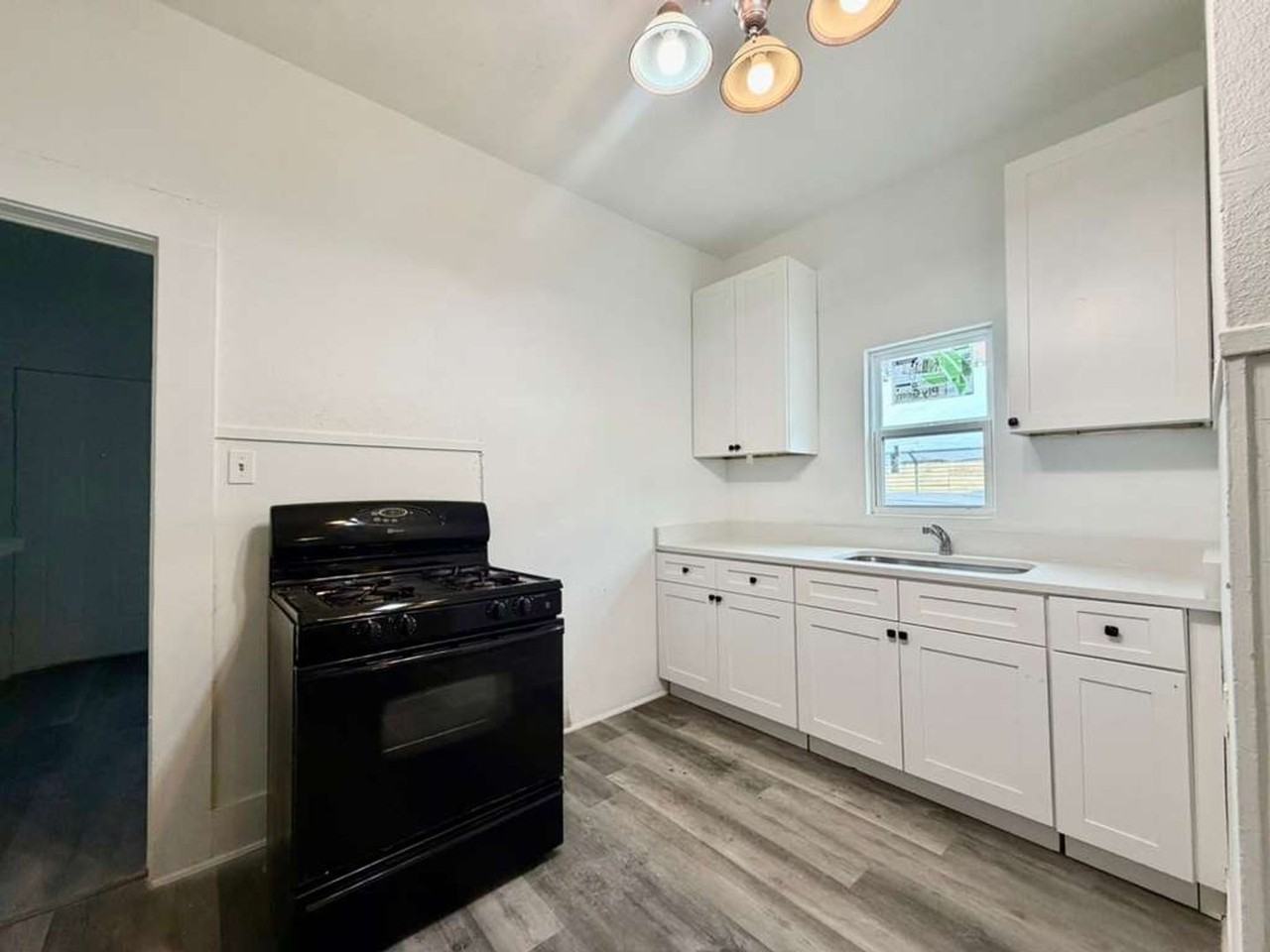 224 Lowell St - Photo 5 of 8