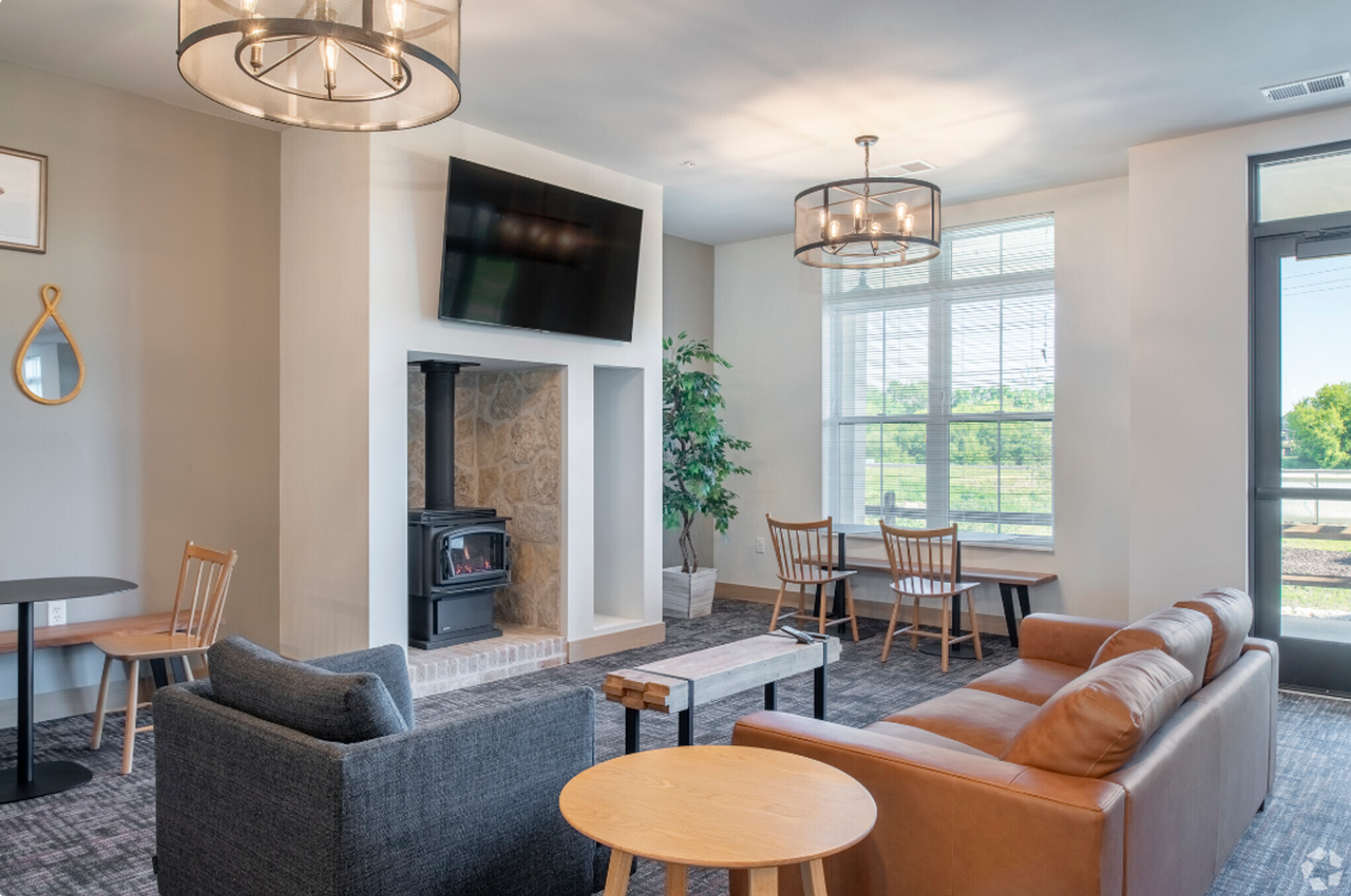 Homestead Luxury Apartments - Photo 7 of 33