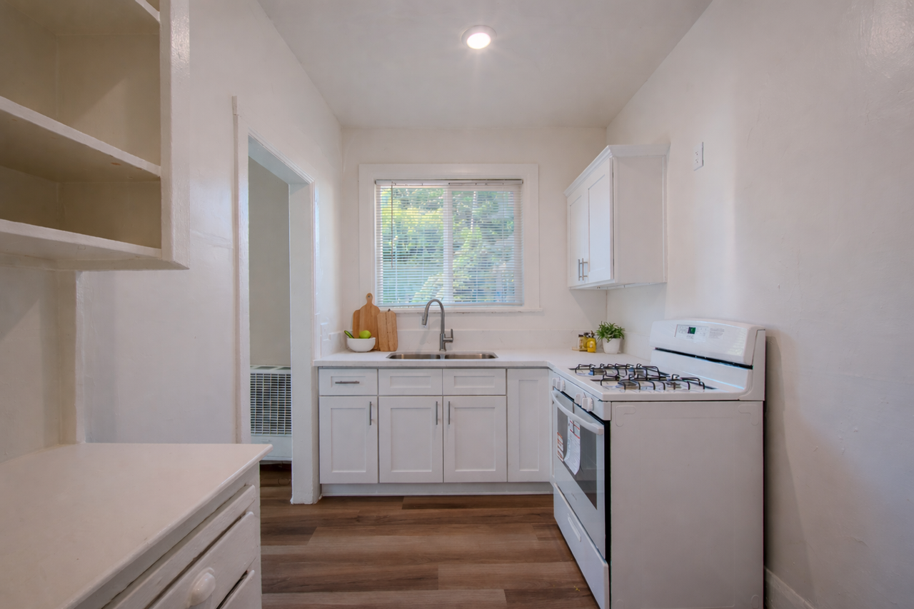 1800 North La Brea Ave - Photo 2 of 13