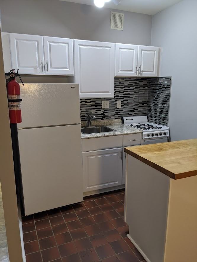 115 E St Se #1 - Photo 2 of 9