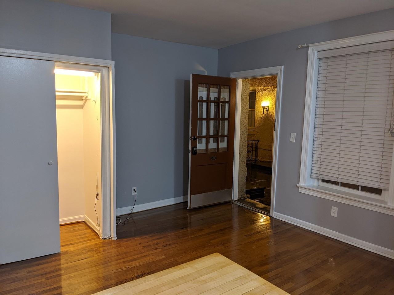115 E St Se #1 - Photo 7 of 9