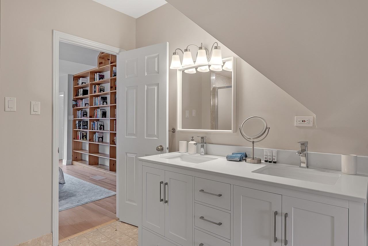 47 Howland Ave #1 - Photo 7 of 41
