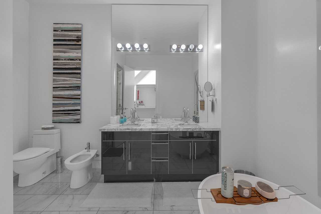 39 Queens Quay E #1401 - Photo 3 of 50