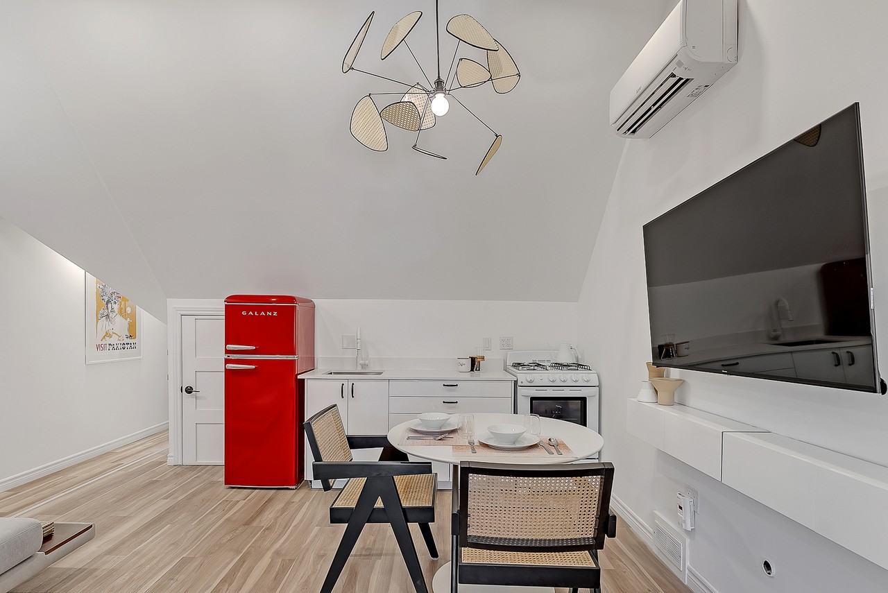 195 Osler St #1 - Photo 5 of 27