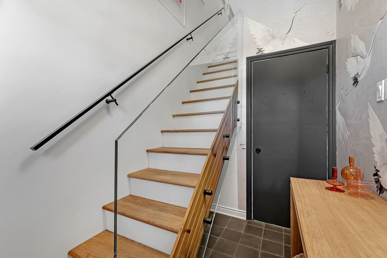 195 Osler St #1 - Photo 4 of 27