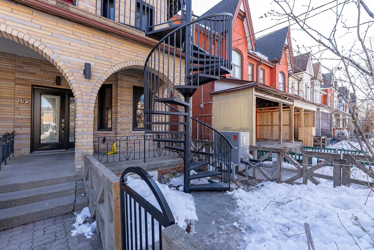 195 Osler St #1 - Photo 4 of 27