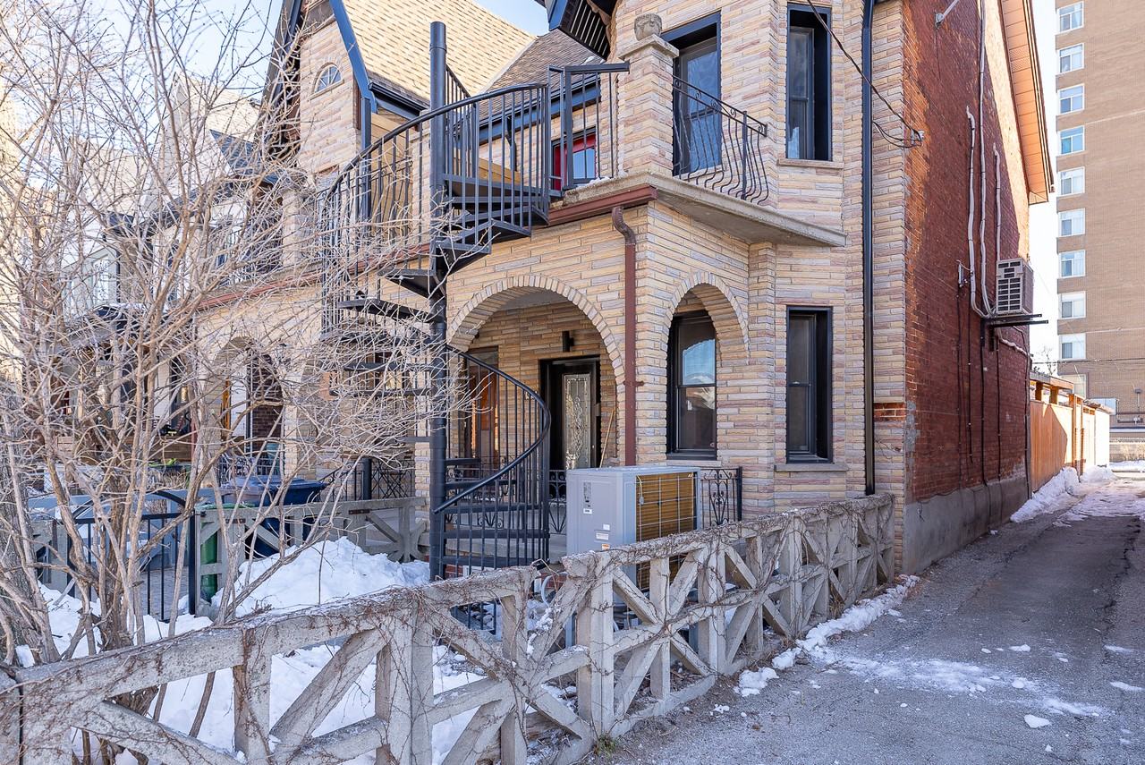 195 Osler St #1 - Photo 4 of 27