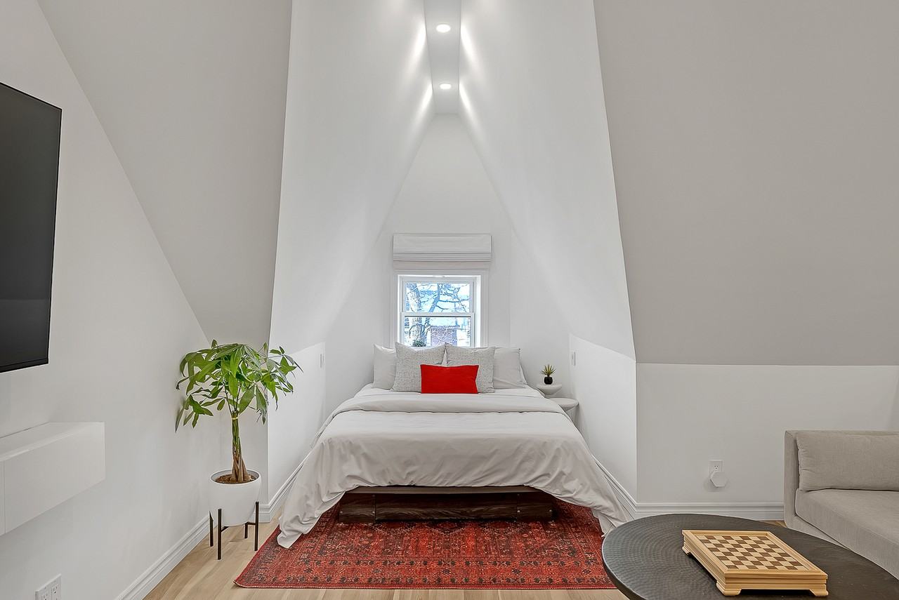 195 Osler St #1 - Photo 6 of 27