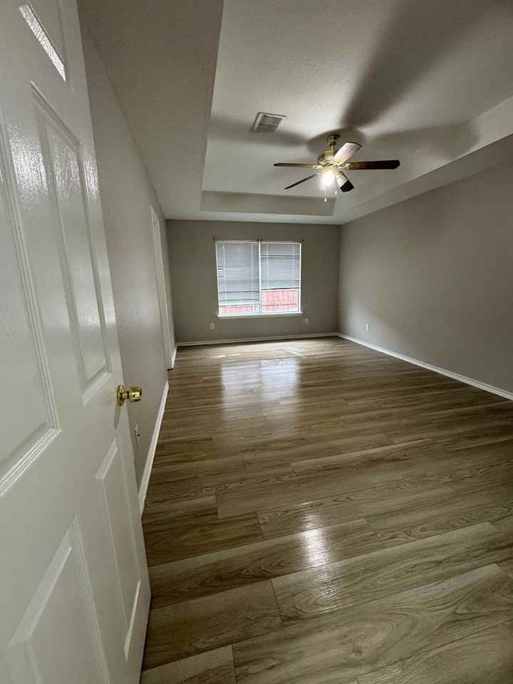 1933 Elm Shadows Dr - Photo 2 of 10