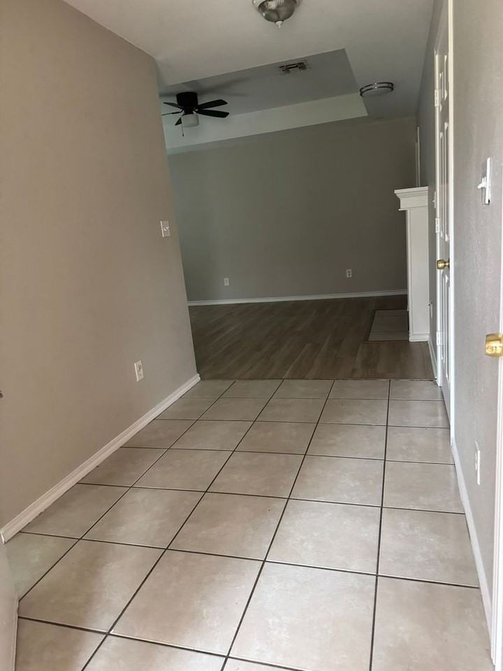 1933 Elm Shadows Dr - Photo 3 of 10