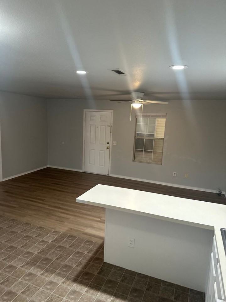 980 W Cleveland St - Photo 5 of 16