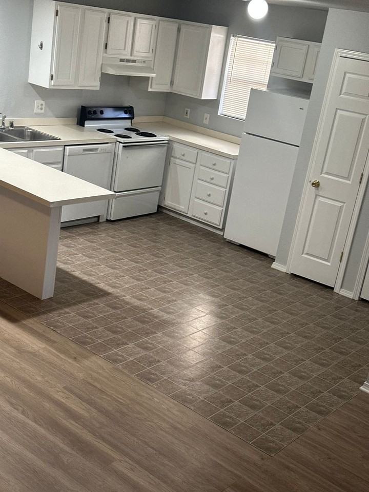 980 W Cleveland St - Photo 6 of 16