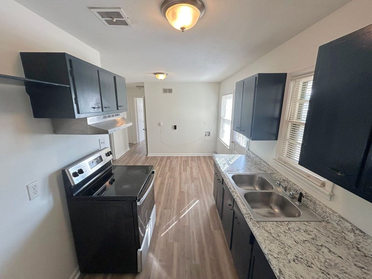 5423 Bannock St - Photo 2 of 12