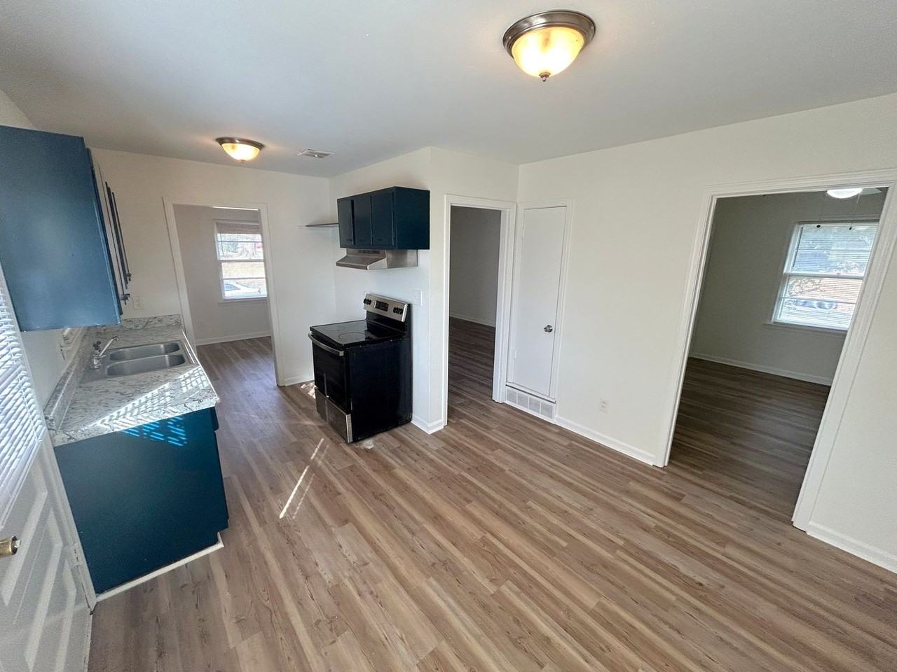 5423 Bannock St - Photo 3 of 12