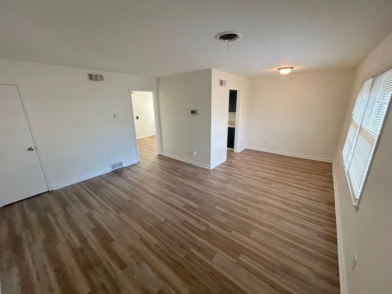 5423 Bannock St - Photo 7 of 12