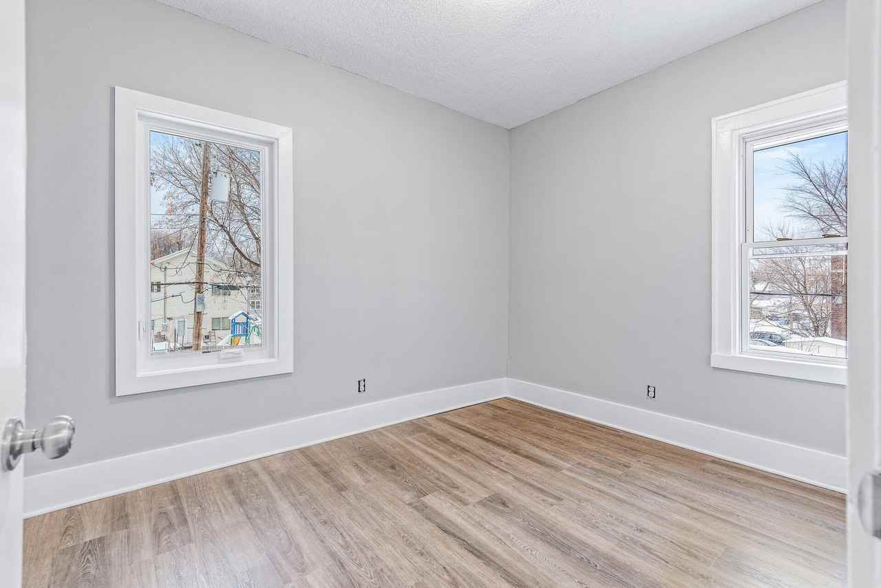 1016 Newton Ave N #4 - Photo 5 of 12