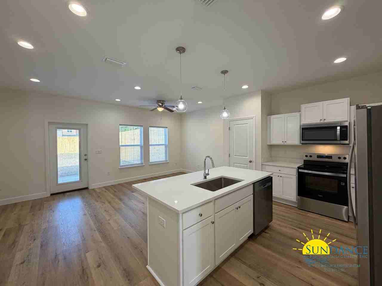 709 Woodlawn Ave Nw - Photo 3 of 24