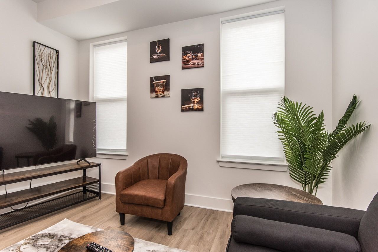 2435 W Master St #2 - Photo 3 of 50