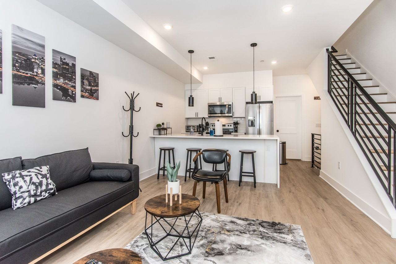 2435 W Master St #2 - Photo 4 of 50