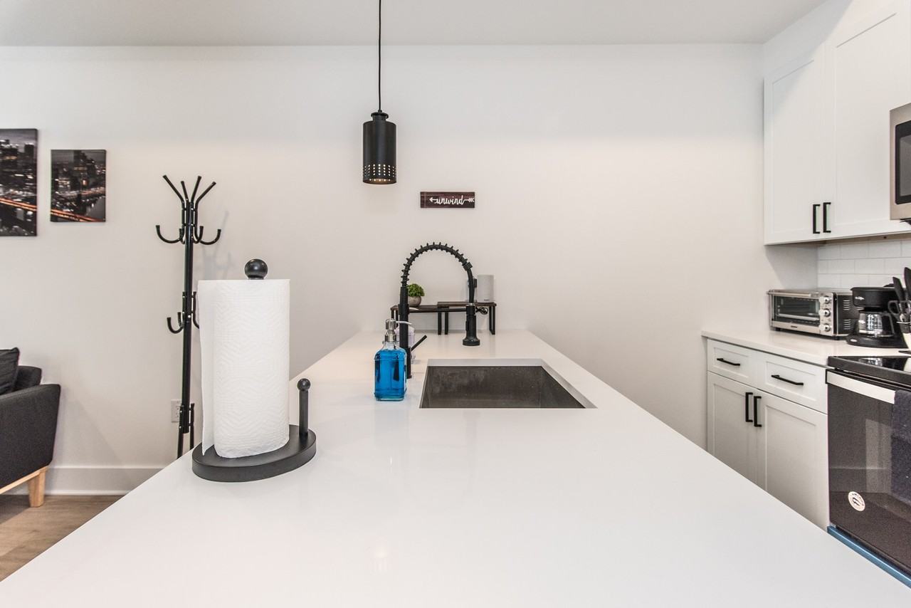 2435 W Master St #2 - Photo 5 of 50