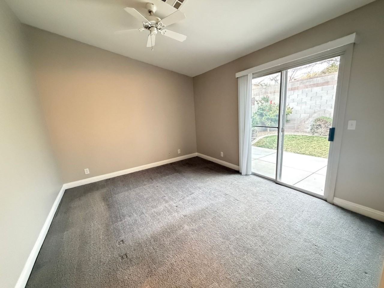 1433 Iron Springs Dr - Photo 4 of 10