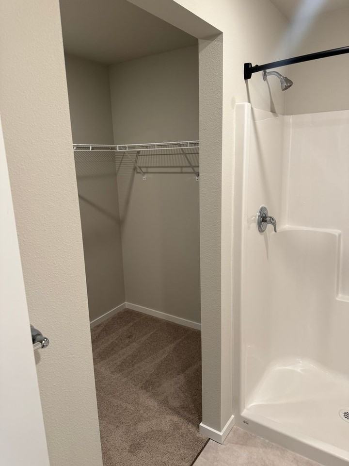 1504 Mustang Ct - Photo 6 of 37