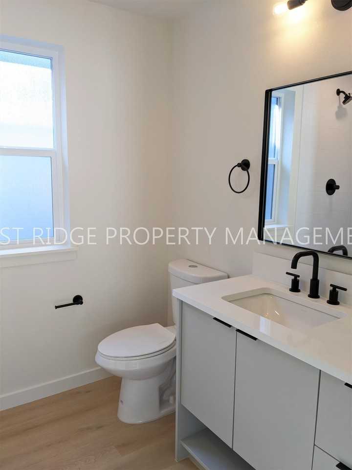 12073 Se Oak St #1 - Photo 5 of 18