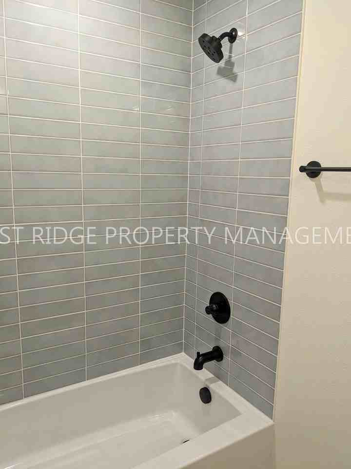 12073 Se Oak St #1 - Photo 4 of 18