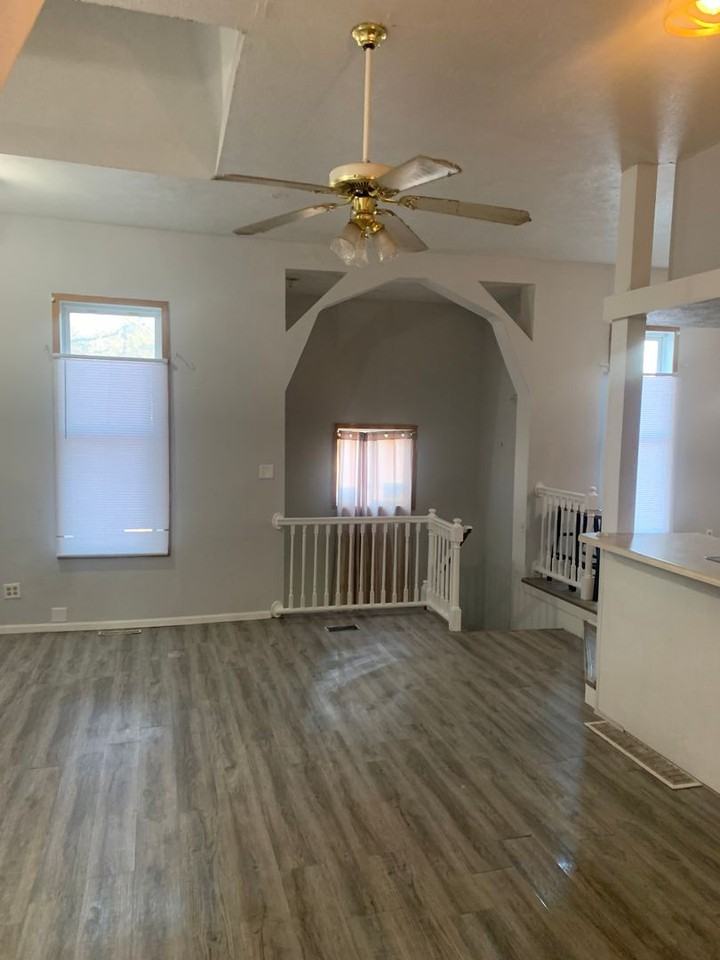 107 S. Douglas Avenue - Photo 2 of 14