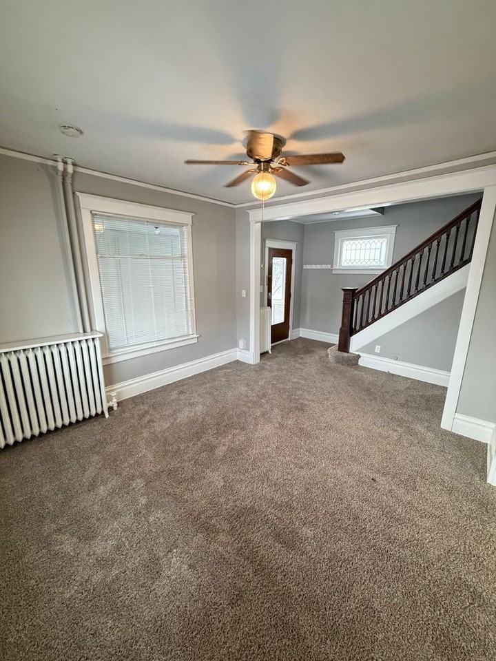 1205 Belknap St - Photo 4 of 18