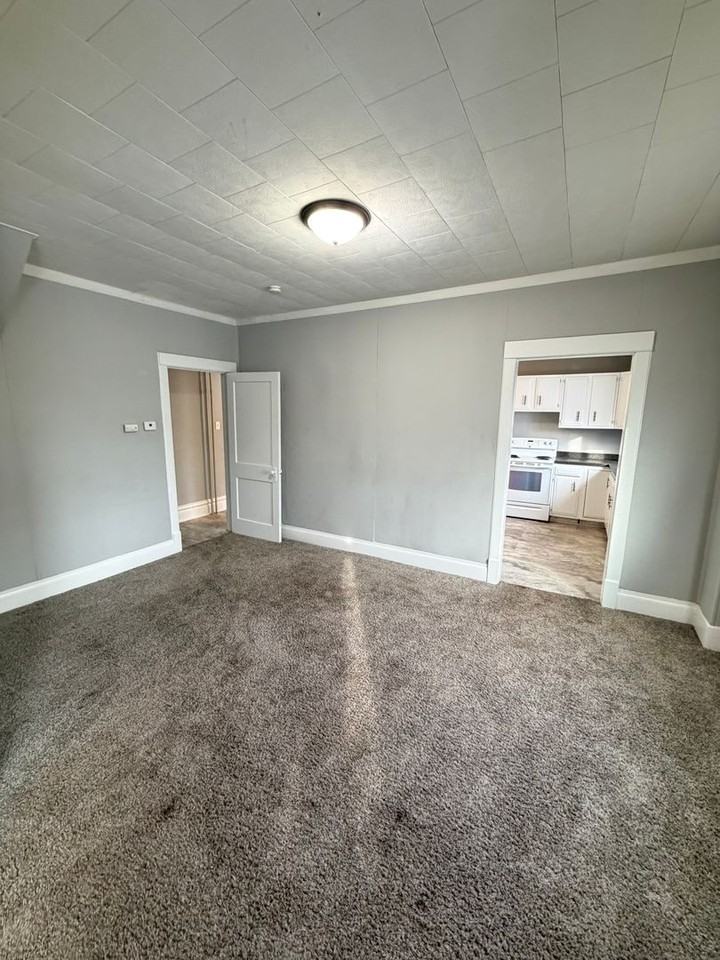 1205 Belknap St - Photo 5 of 18