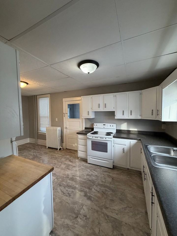 1205 Belknap St - Photo 7 of 18