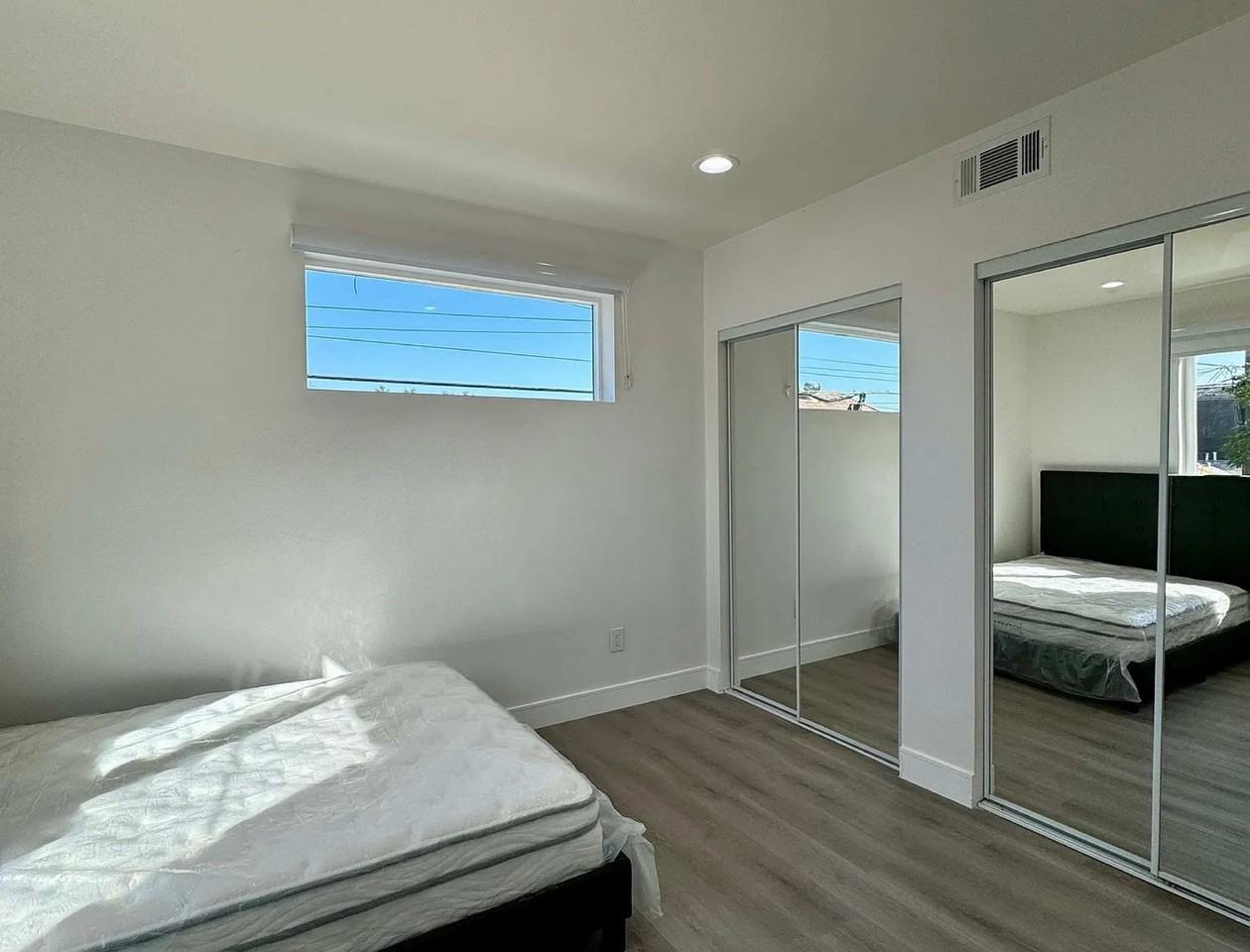 1269 W 36th St. - Photo 6 of 36