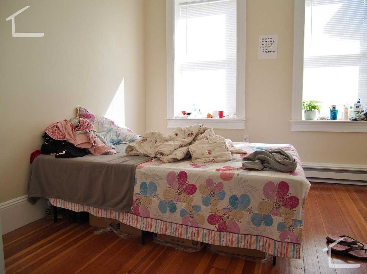 887B Huntington Ave - Photo 2 of 14