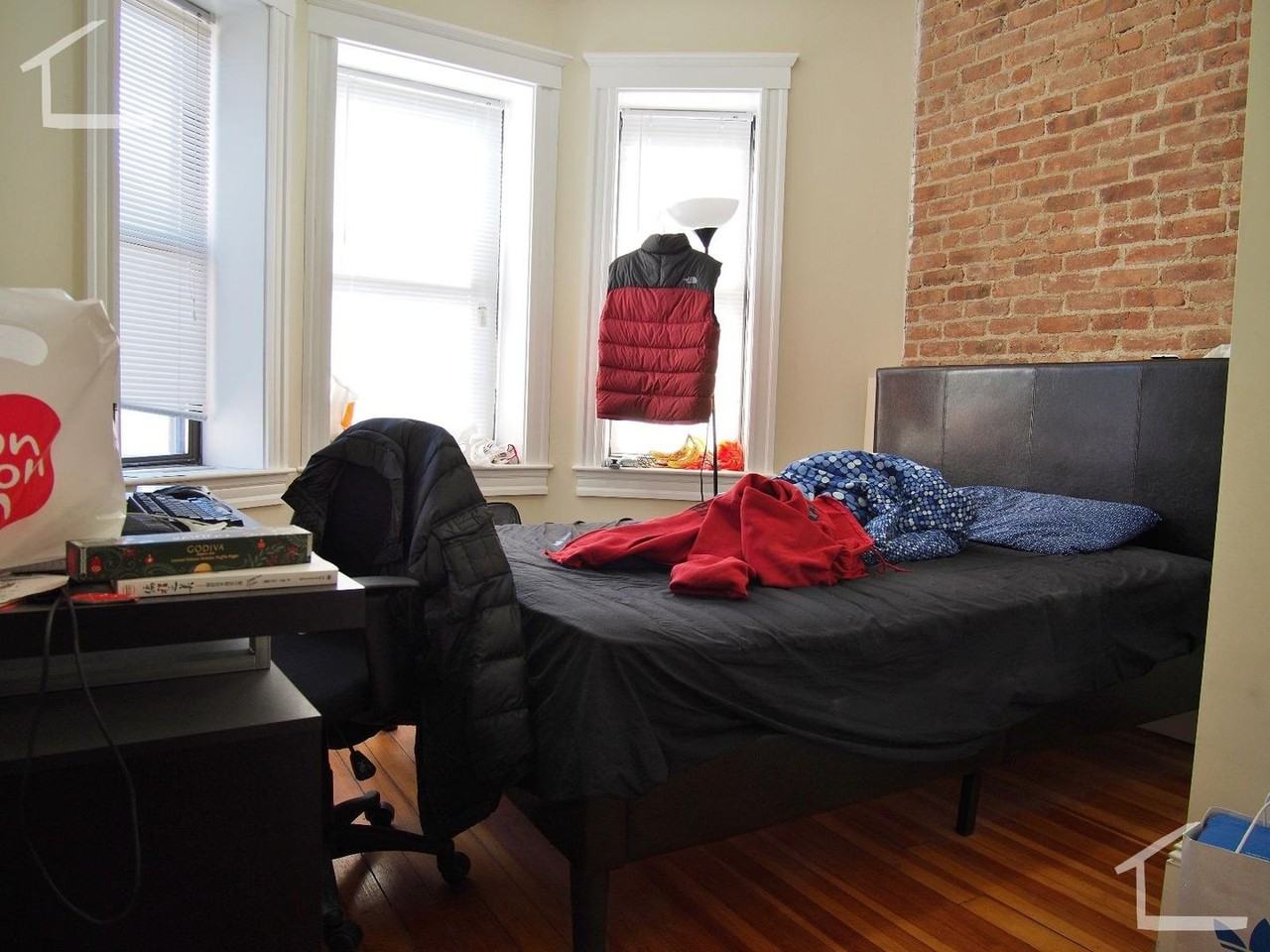 887B Huntington Ave - Photo 4 of 14