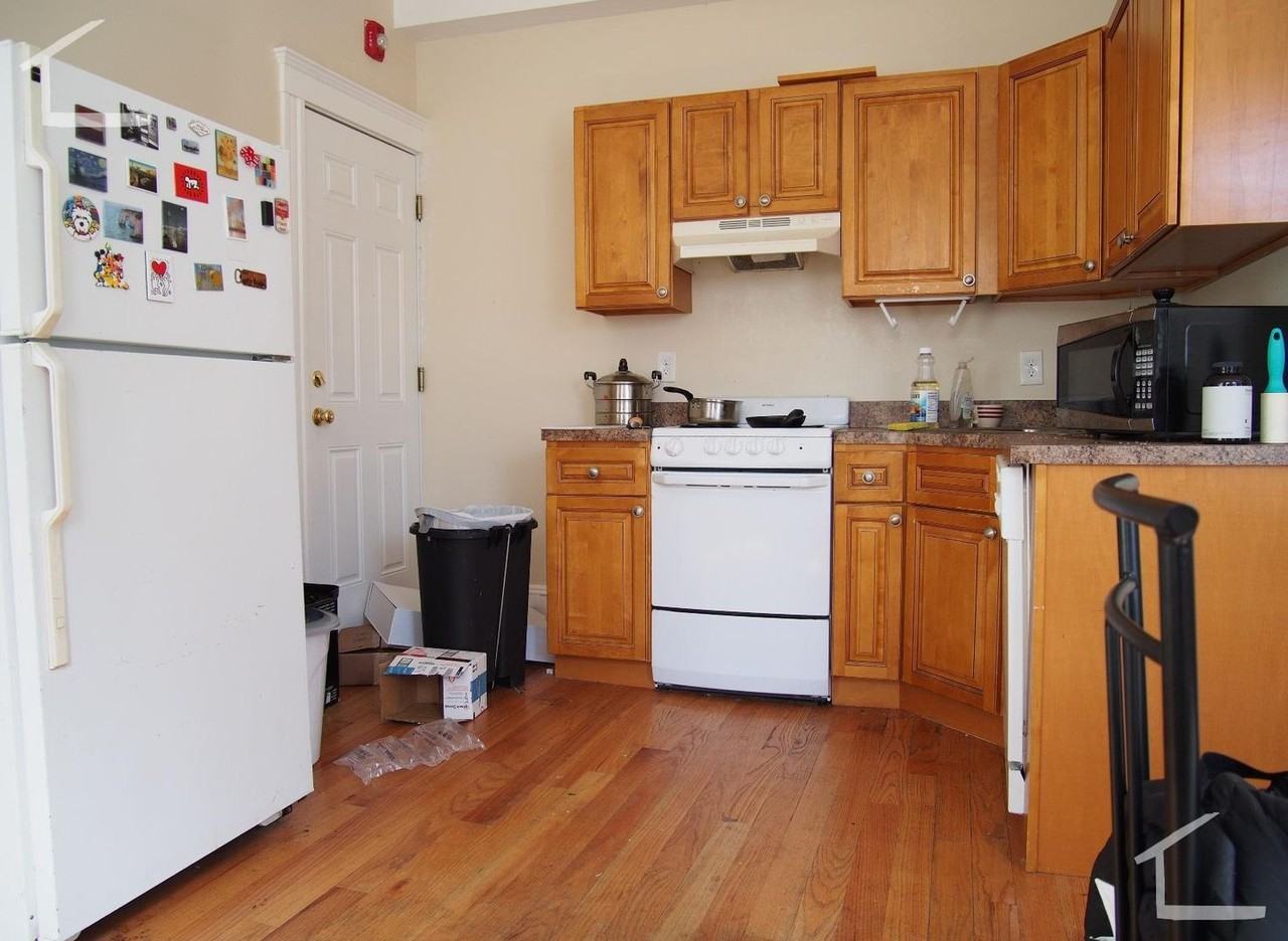 887B Huntington Ave - Photo 6 of 14