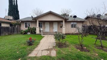 featured image of 924 E Yosemite Ave