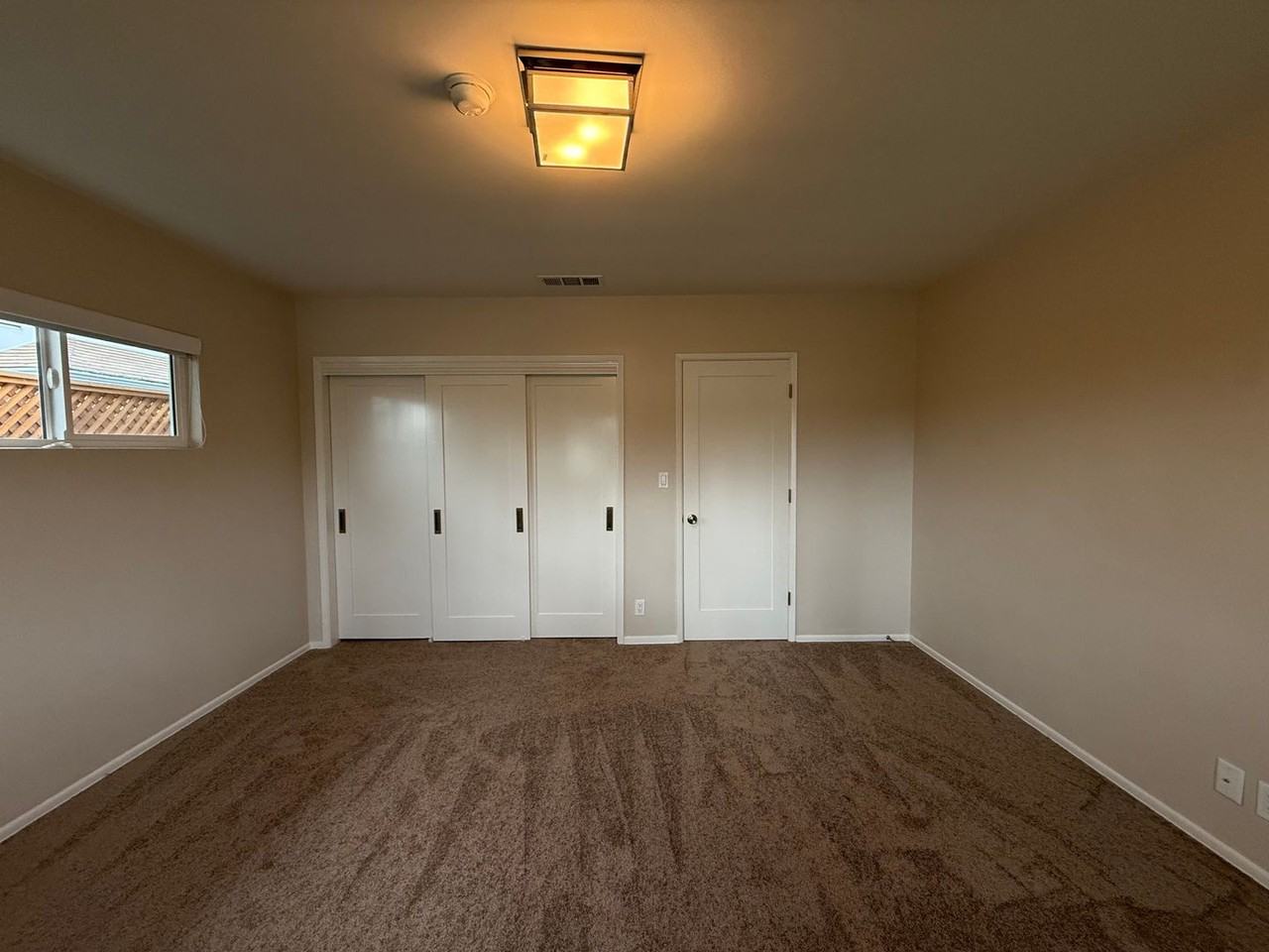 611 S Mariposa St - Photo 5 of 40