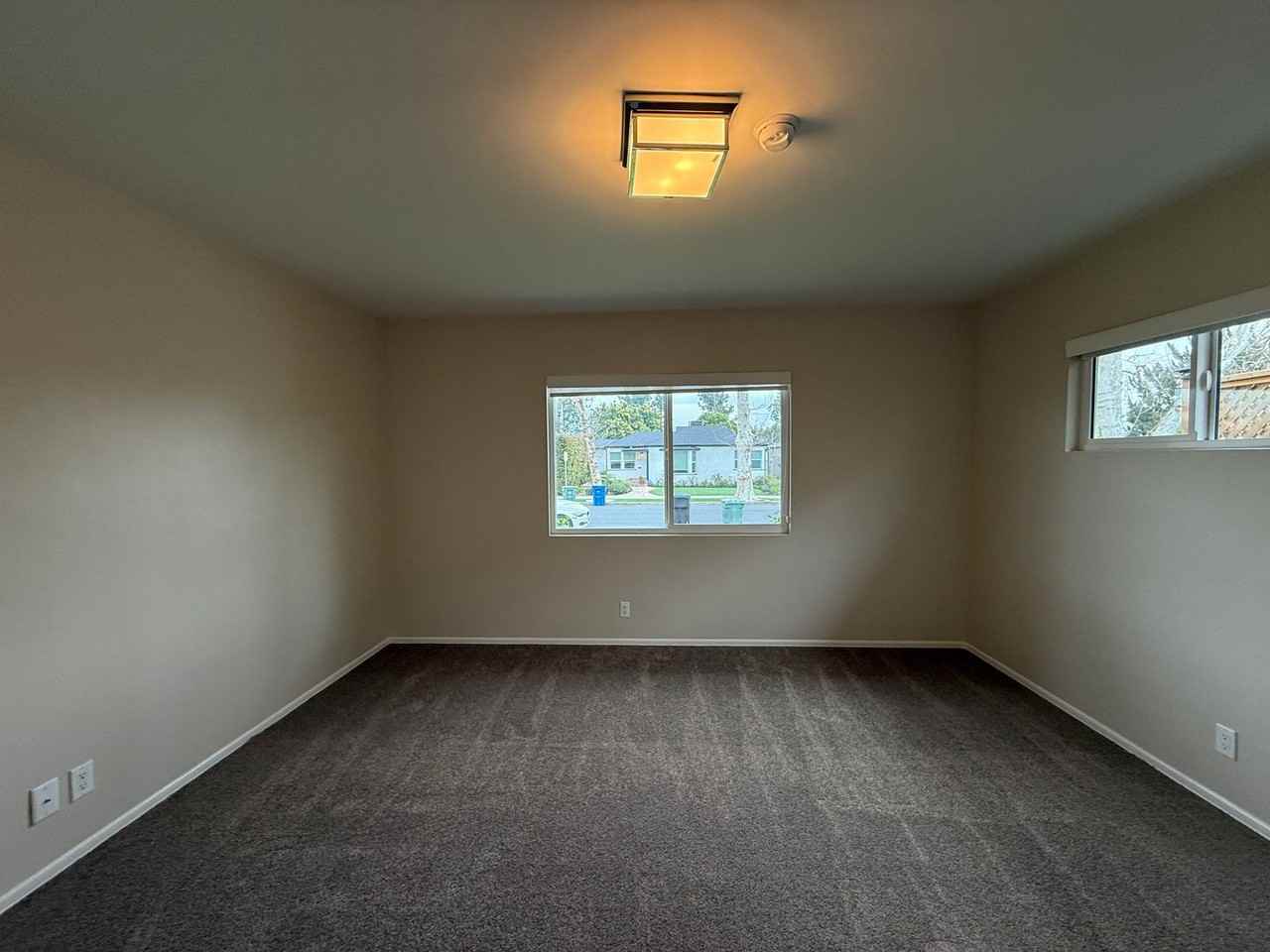 611 S Mariposa St - Photo 6 of 40