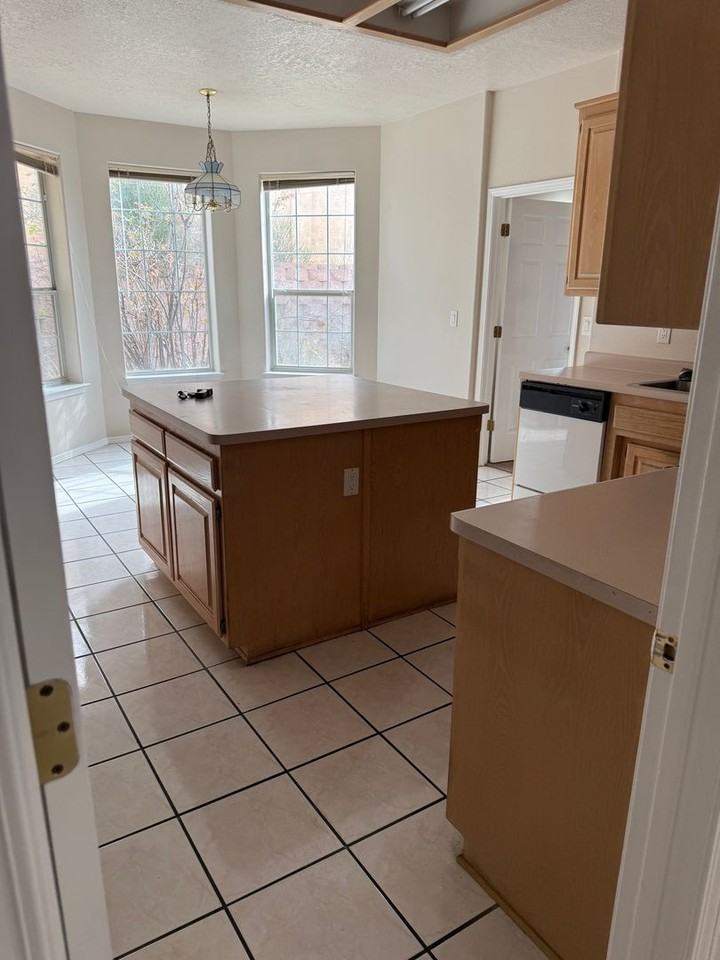 5710 Balsa Ct Ne - Photo 4 of 13