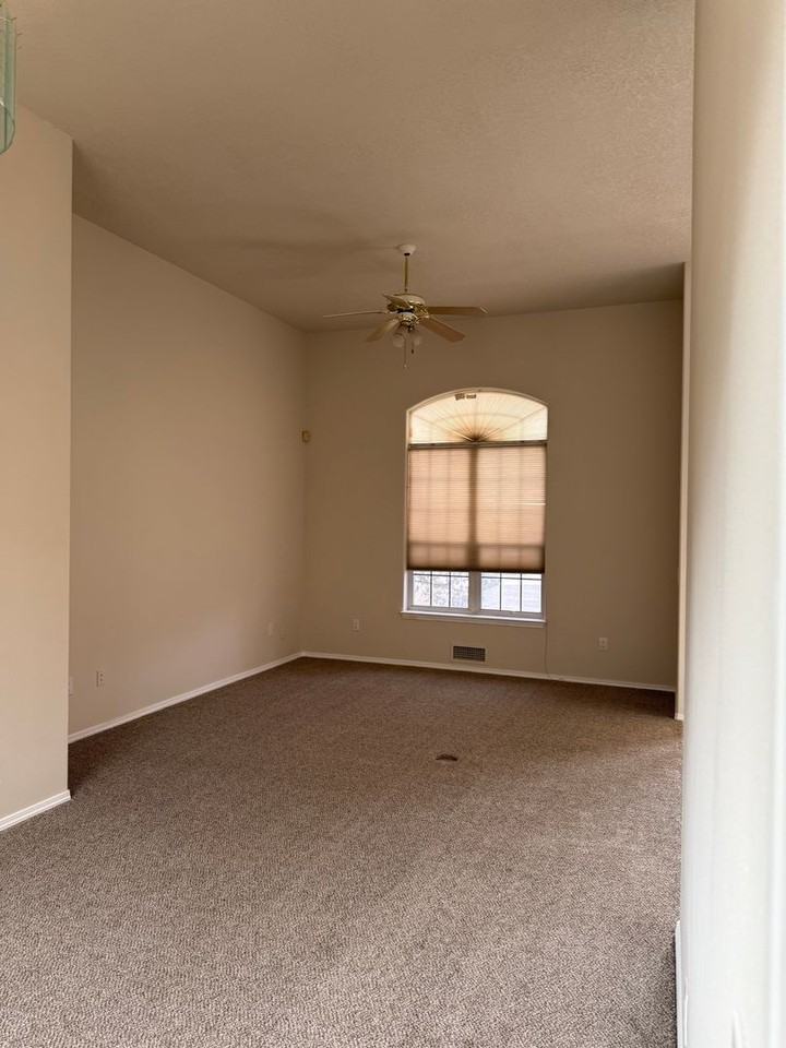 5710 Balsa Ct Ne - Photo 5 of 13