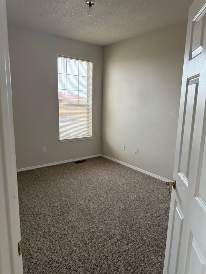 5710 Balsa Ct Ne - Photo 6 of 13