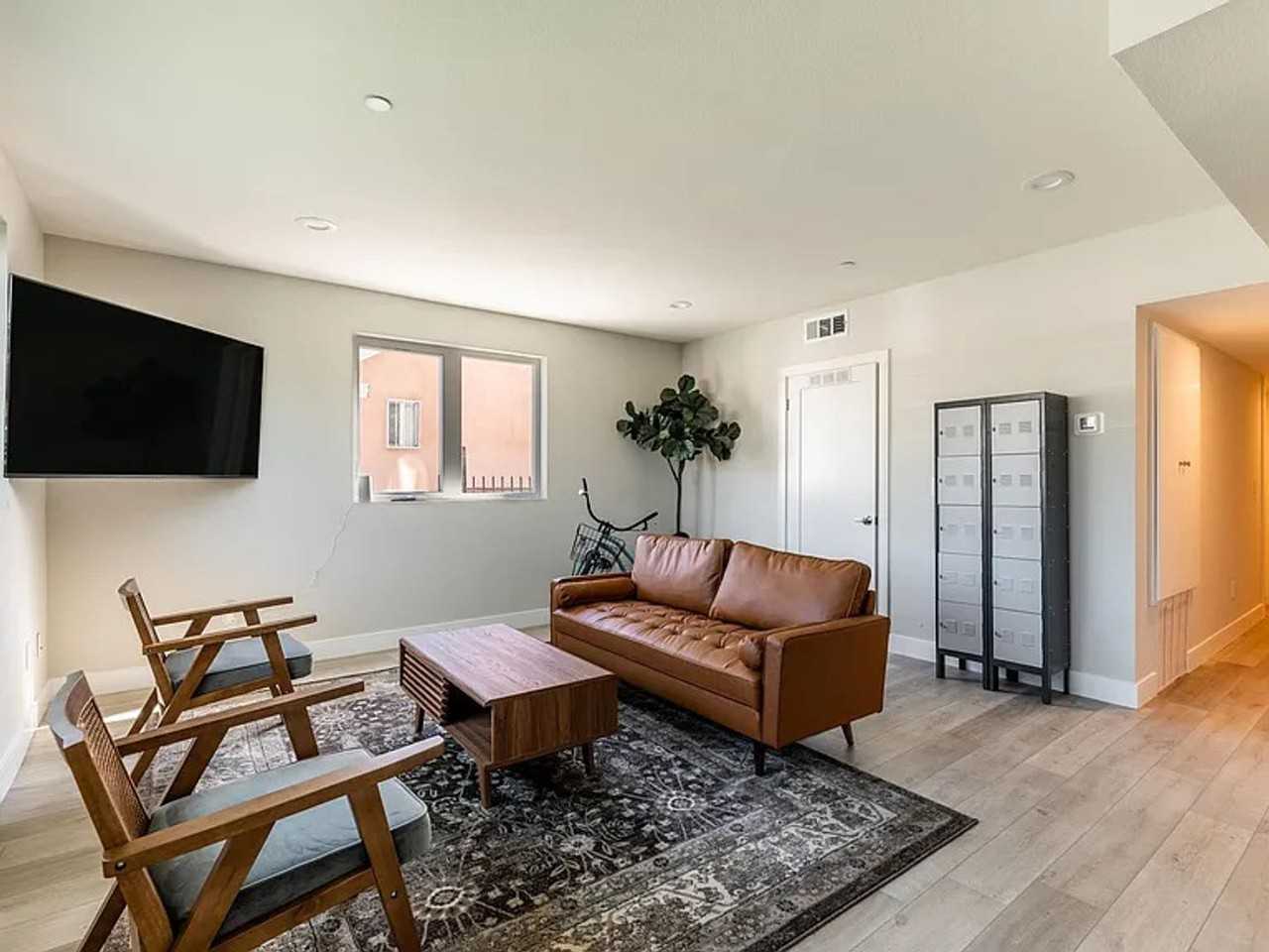 1458 W 37th Pl - Photo 3 of 24