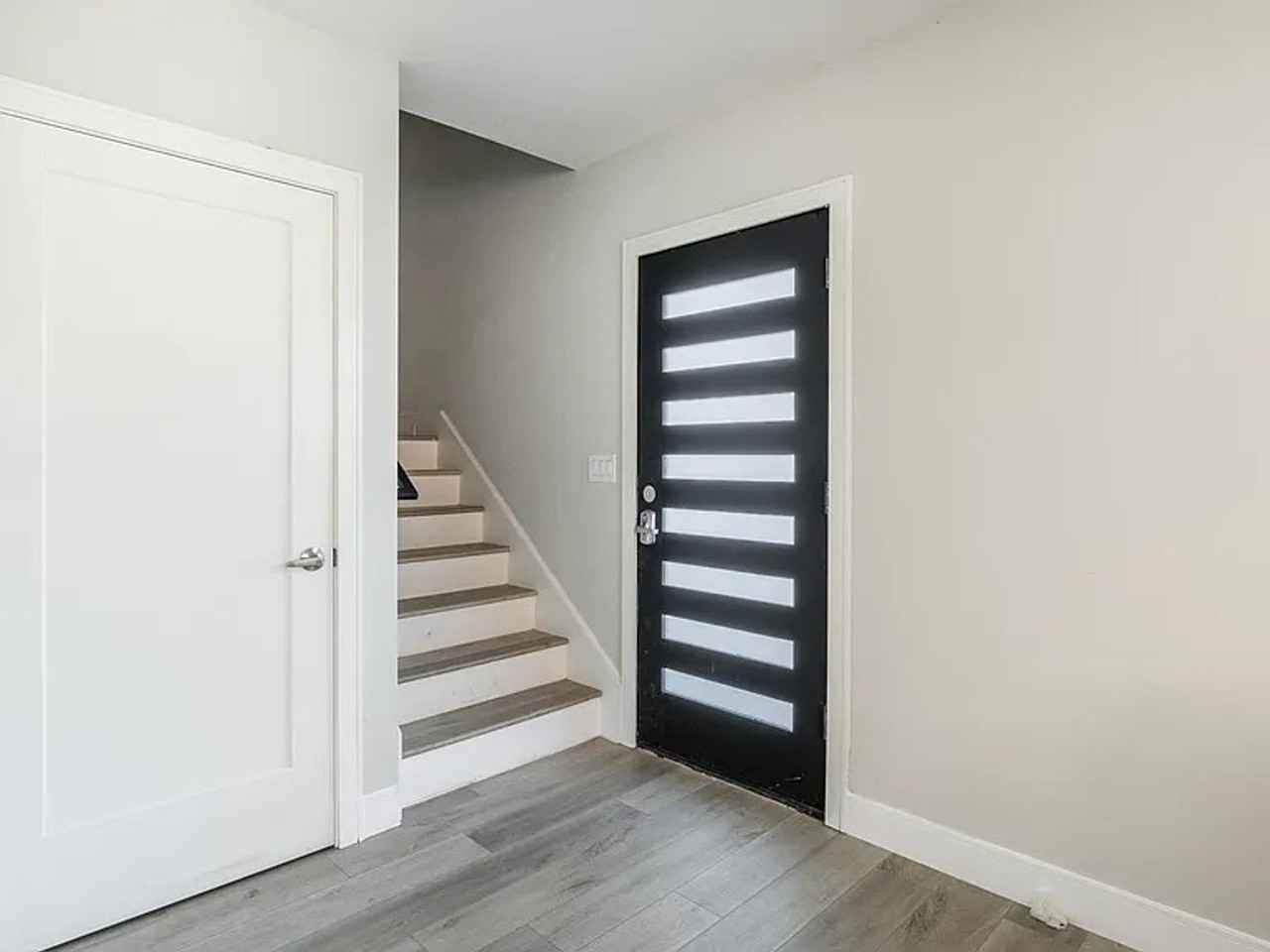 1458 W 37th Pl - Photo 7 of 24