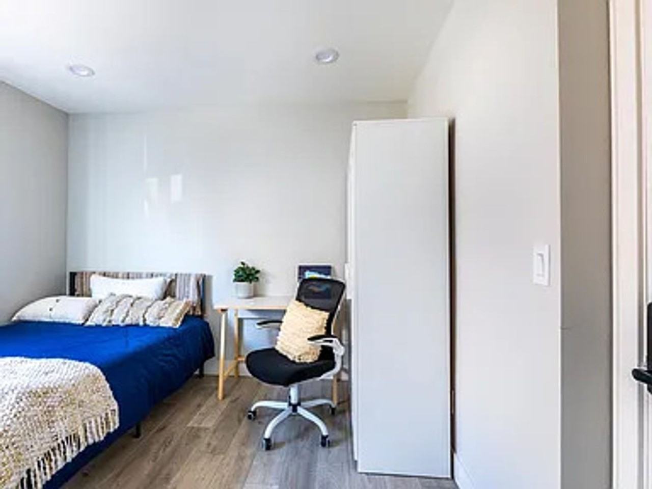 1458 W 37th Pl - Photo 5 of 24