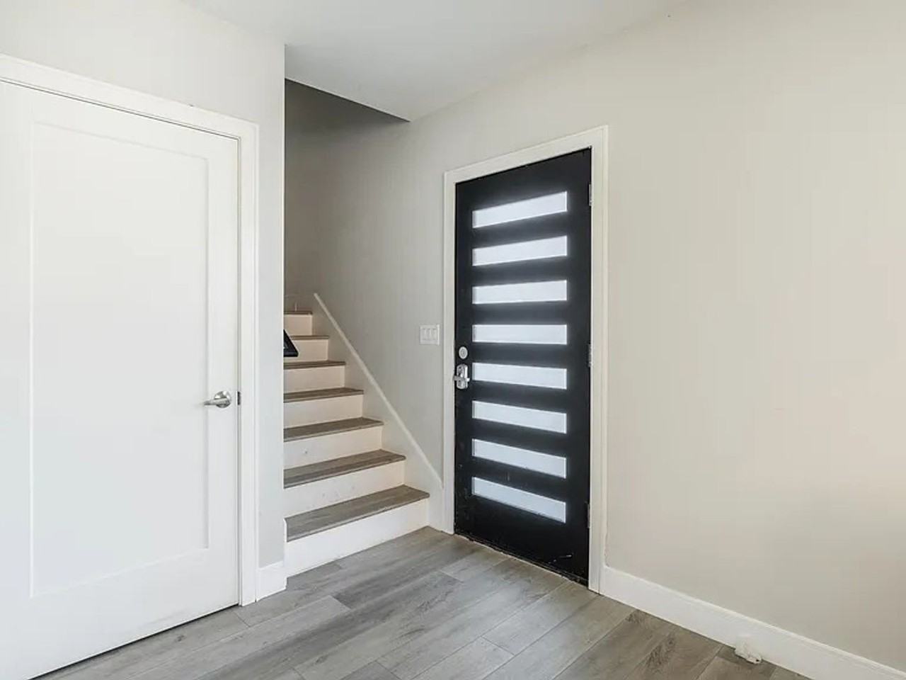 1458 W 37th Pl - Photo 6 of 24