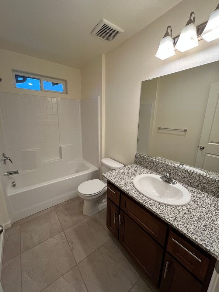 2624 W Mccomb Ave - Photo 7 of 11