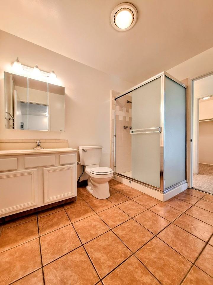 3682 Bridgeport Ct #1 - Photo 5 of 37