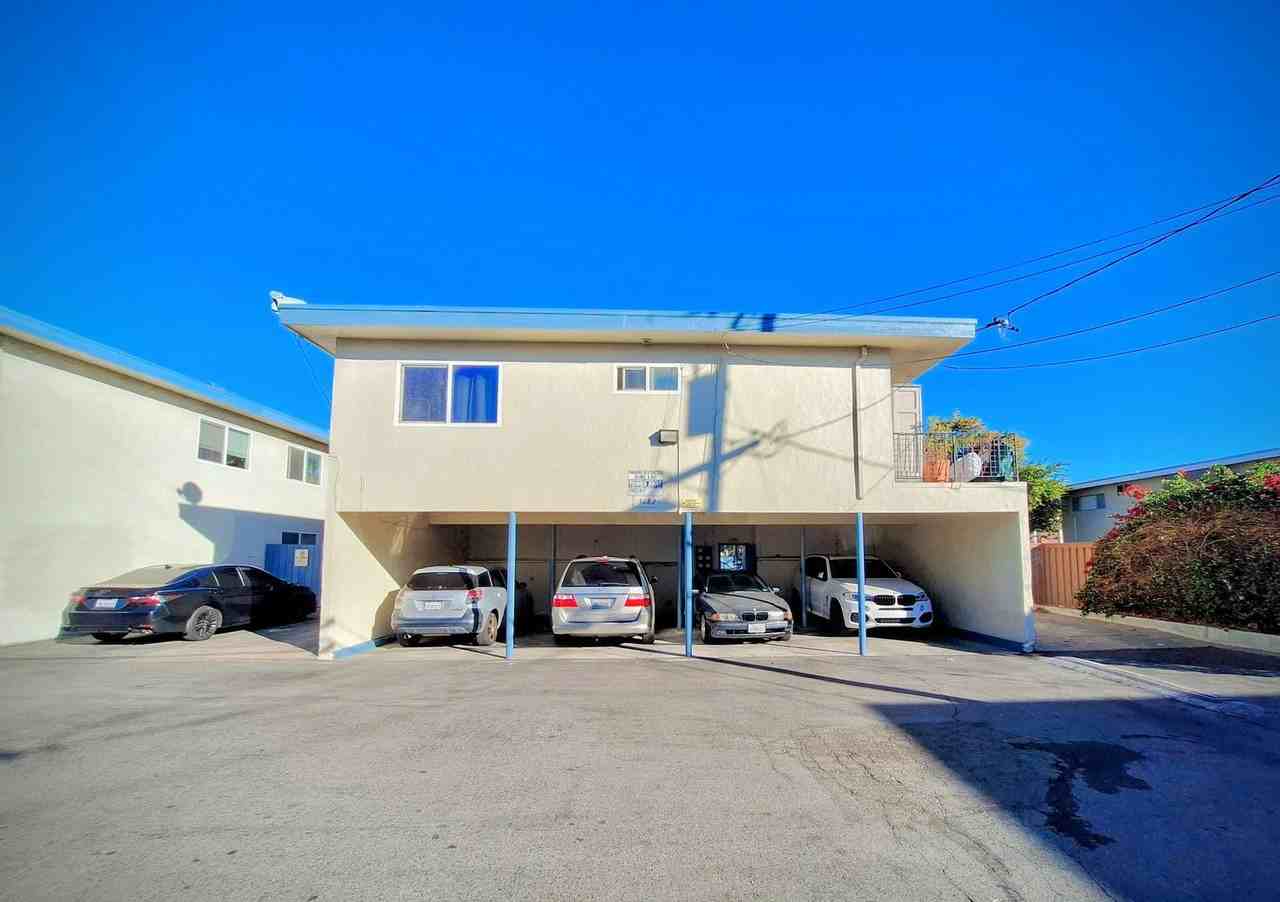 3682 Bridgeport Ct #1 - Photo 7 of 37