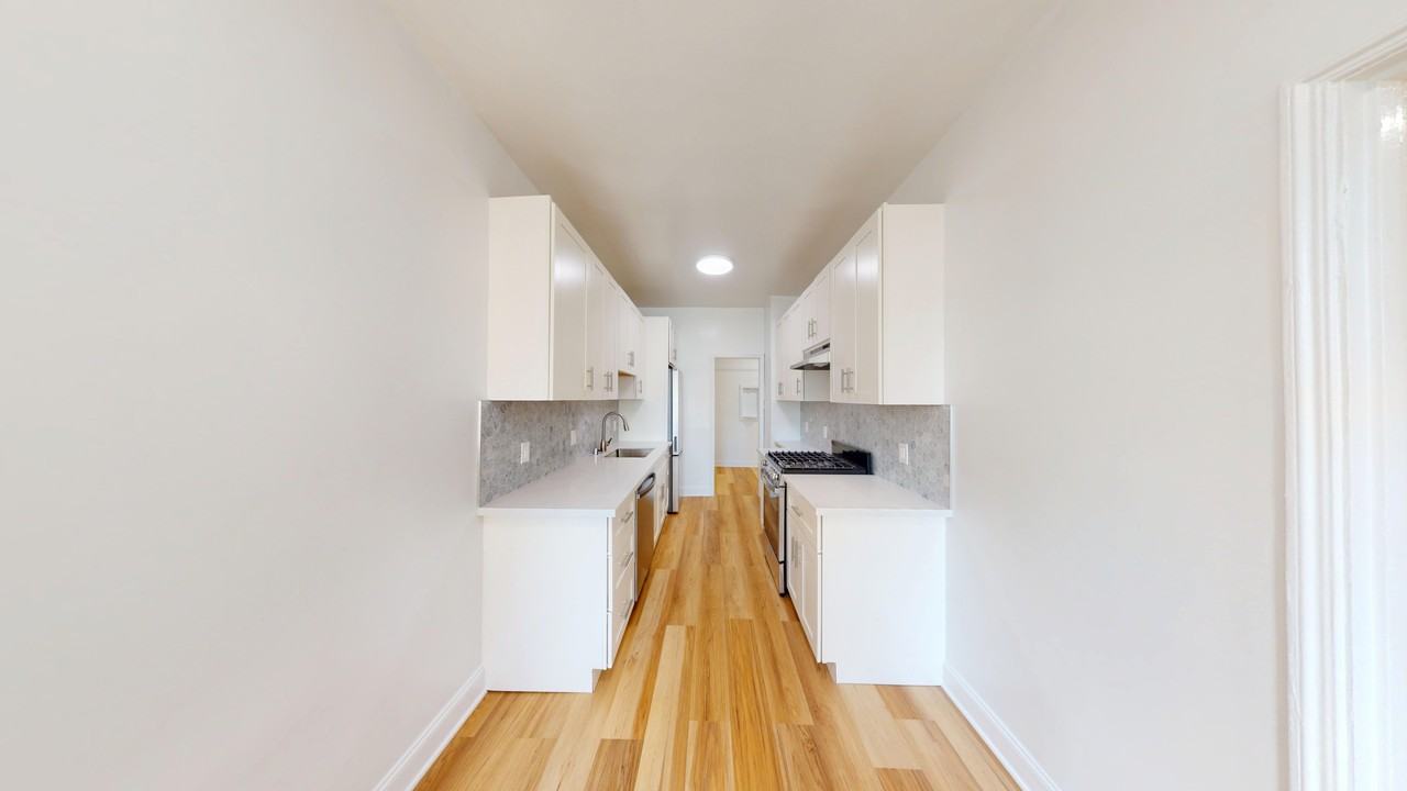 1395 Golden Gate Avenue - Photo 6 of 37